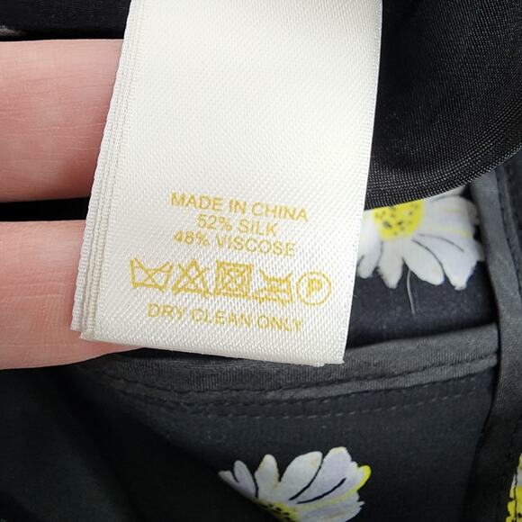 Kate Spade Pleated Front High Rise Daisy Dot Silk Short in Black Size 0 - Picture 4 of 5